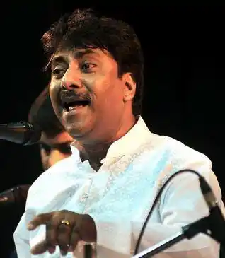 Ustaad Rashid Khan during a performance. (Courtesy: <a href="https://www.facebook.com/pages/Ustaad-Rashid-Khan/92568358276">Ustaad Rashid Khan’s Facebook page</a>)