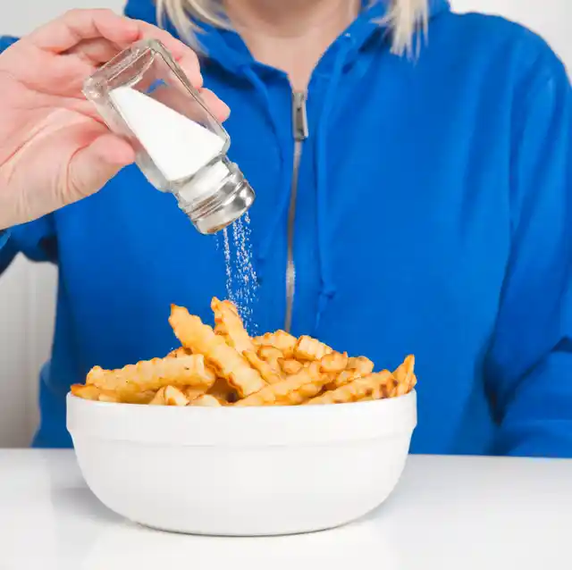 When you eat more salt, your body retains water to stabilize the concentration of sodium in your body. That’s why salty foods make us feel thirsty (Photo: iStock)