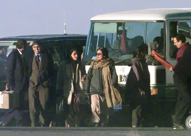 Hostages were finally freed on 31 December, 1999. 