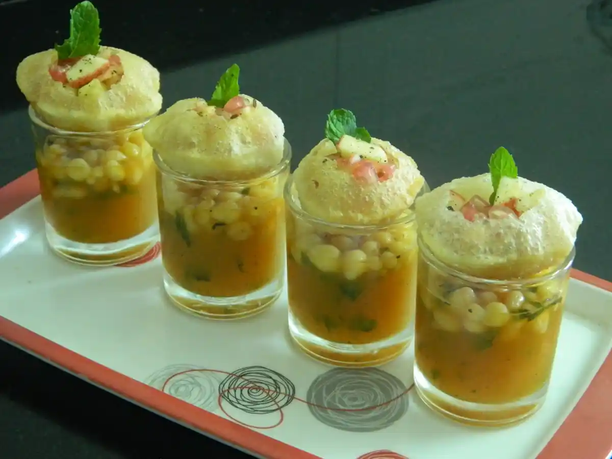 Aussie chef Adam D’Sylva transformed the pani puri on his visit to India. (Photo Courtesy: <a href="https://www.youtube.com/watch?v=u9gss3pp_ko">YouTube screenshot/Food Connection</a>)” data-reactid=”316″><figcaption class=