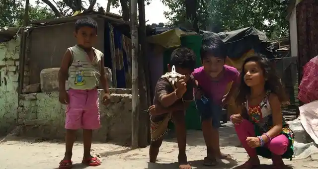 Children playing in shanty near Gole Market. (Photo: <b>The Quint</b>)