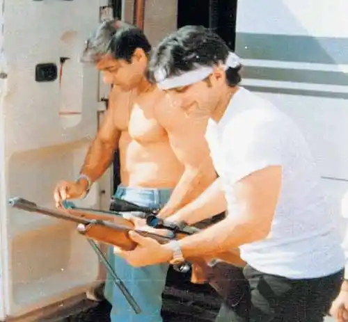 Salman Khan and Saif Ali Khan with the guns that were reportedly used to shoot the blackbucks. (Photo courtesy: Facebook/Ketan Ranga)