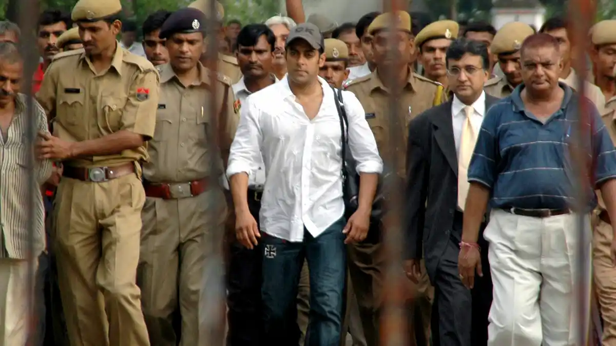 Salman Khan is surrounded by police personnel as he walks out of a jail in Jodhpur, Rajasthan in 2007. (Photo: Reuters) 