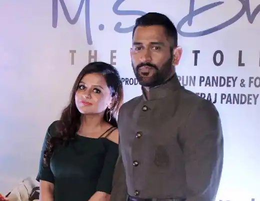 Mahendra Singh Dhoni with his wife, Sakshi Dhoni at the biopic’s premier. (Photo: Yogen Shah)