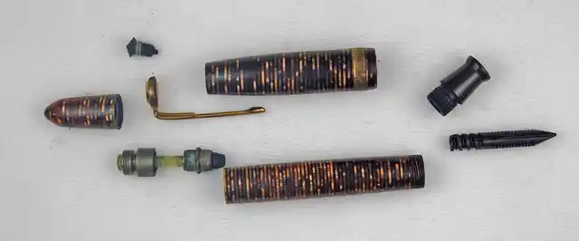 A Wilson ‘Vacumatic’ from the 40s, much like Ambedkar’s pen, down to its components. (Photo courtesy: <a href="https://munsonpens.wordpress.com/2009/02/09/imitation-is-the-sincerest-form-of-flattery-wilson-pen-company/">Munson Pens’ Blog</a>)