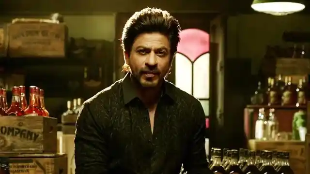 Shah Rukh Khan aka <i>Raees</i>. (Photo courtesy: Red Chillies Entertainment)