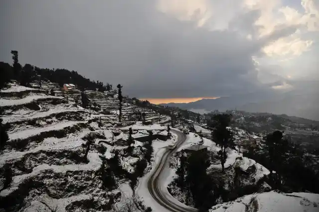The dramatic landscape of Dhanachuli. (Photo Courtesy: Facebook/<a href="https://www.facebook.com/KumaonLitFestival/">@KumaonLitFestival</a>)