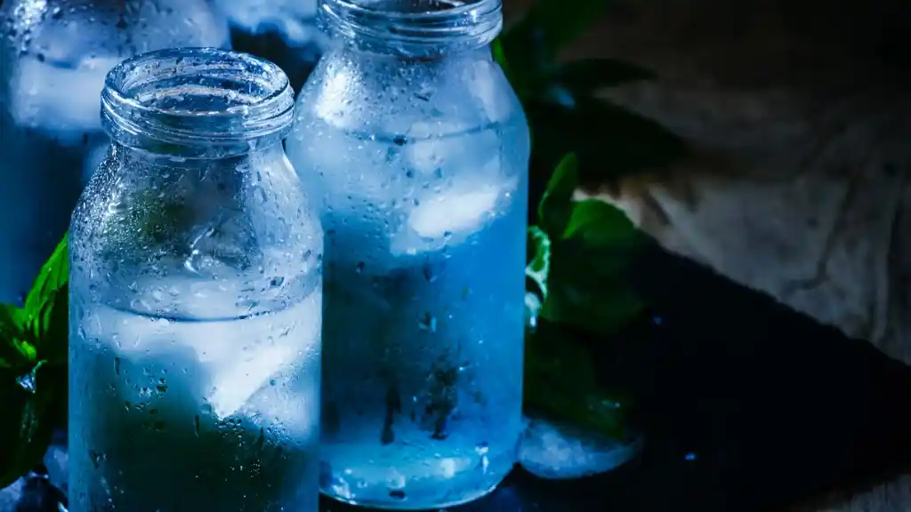 चमकती त्वचा के लिए ढेर सारा पानी पियें