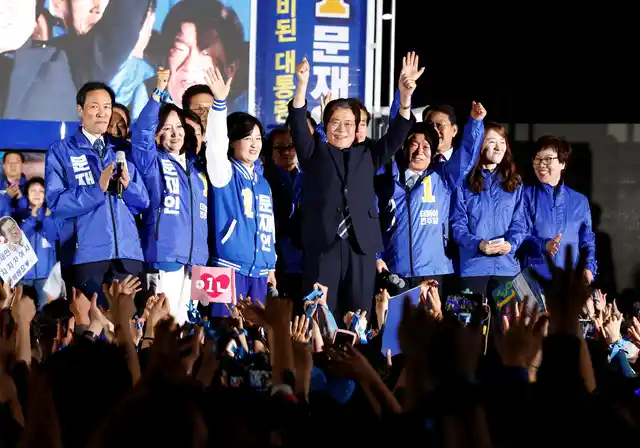 Moon Jae-in, the presidential candidate of the Democratic Party of Korea, attends his election campaign rally in Seoul, South Korea. (Photo: Reuters)