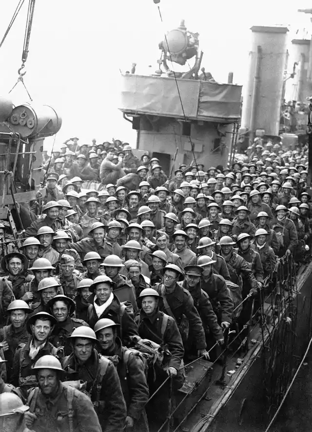 Hundreds of men of the British Expeditionary Force withdrawn from Dunkirk and northern France arrive in England on 31 May 1940. 