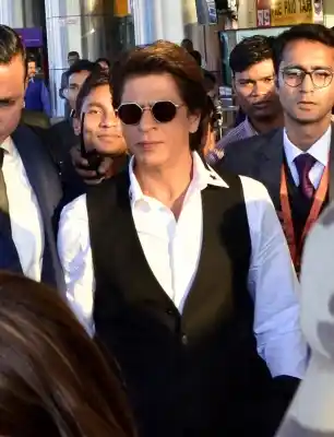 Jaipur: Actor Shah Rukh Khan arrives at Jaipur International Airport in Jaipur on Dec 8, 2017. (Photo: Ravi Shankar Vyas/IANS)
