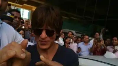 Mumbai: Actor Shah Rukh Khan seen at Bandra in Mumbai. (Photo: IANS)