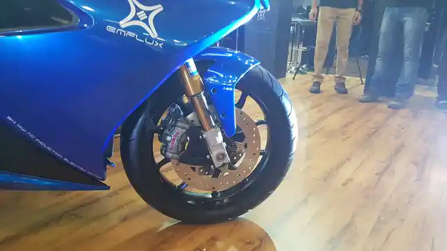 Pirelli Diablo Rosso II tyres on the Emflux One. 