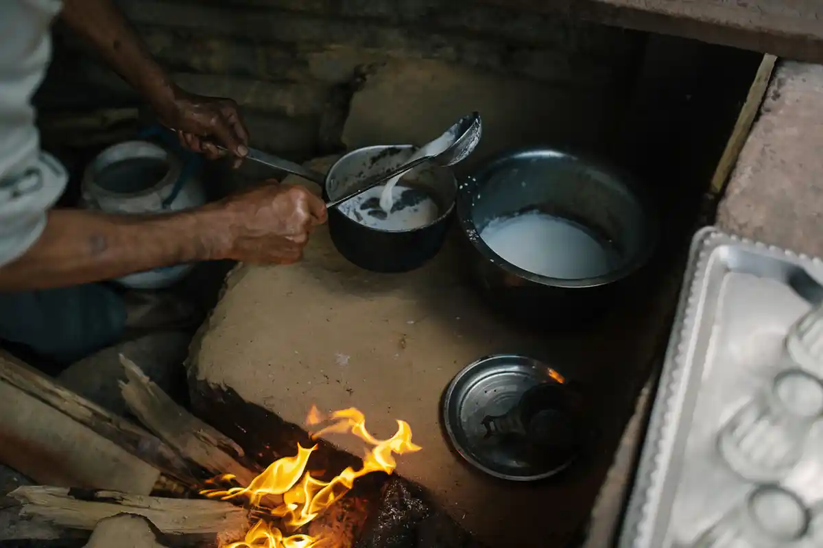 A single metric tonne of milk is equivalent to 1,000,000 ml. This quantity is sufficient enough to feed 4,000 people Below the Poverty Line.