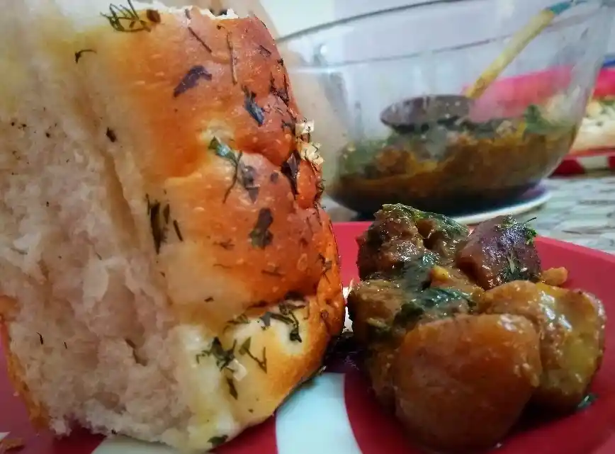 Serve the pork curry with garlic bread. 