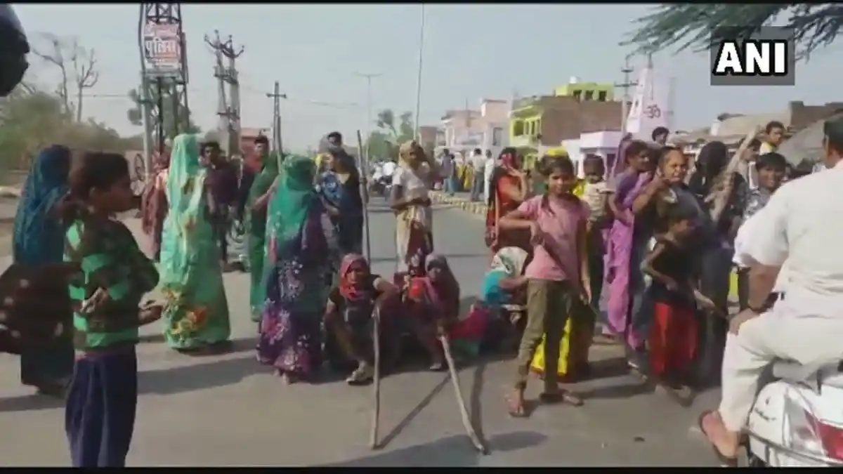 Women protest in Rajasthanâs Bharatpur.