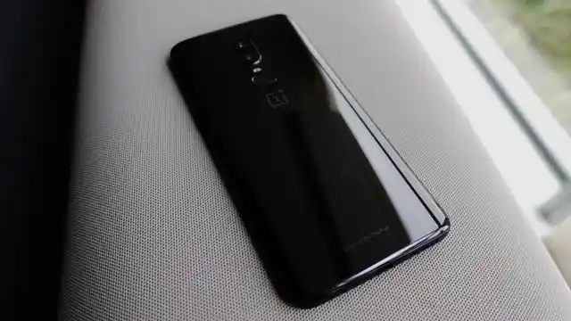 Premium glass body is a fingerprint magnet also. 