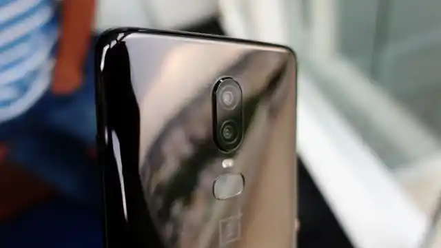 Dual-rear cameras at the back now support super slow-motion videos. 