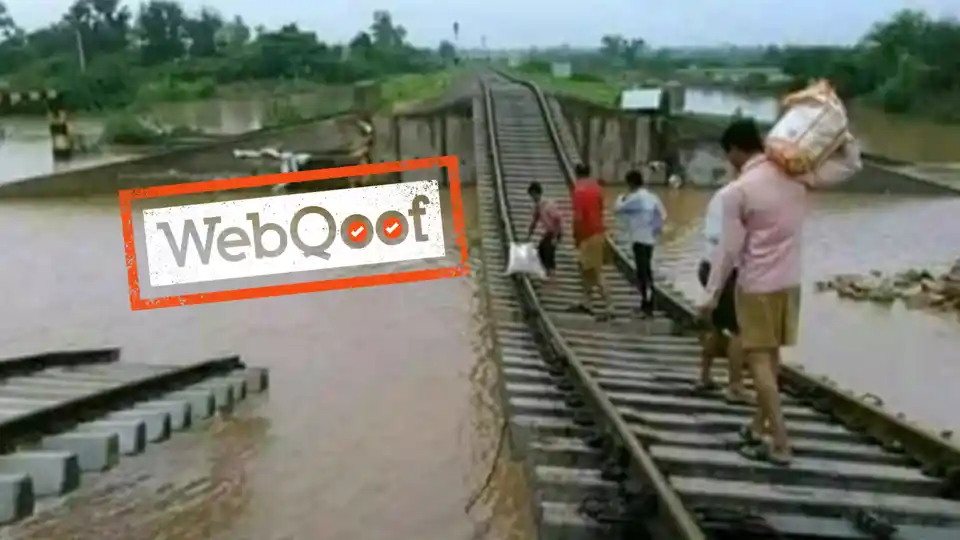 The Viral Photos Of Rss Workers Helping In Kerala Floods Not Real The Viral Photos Of Rss Workers Helping In Kerala Floods Not Real