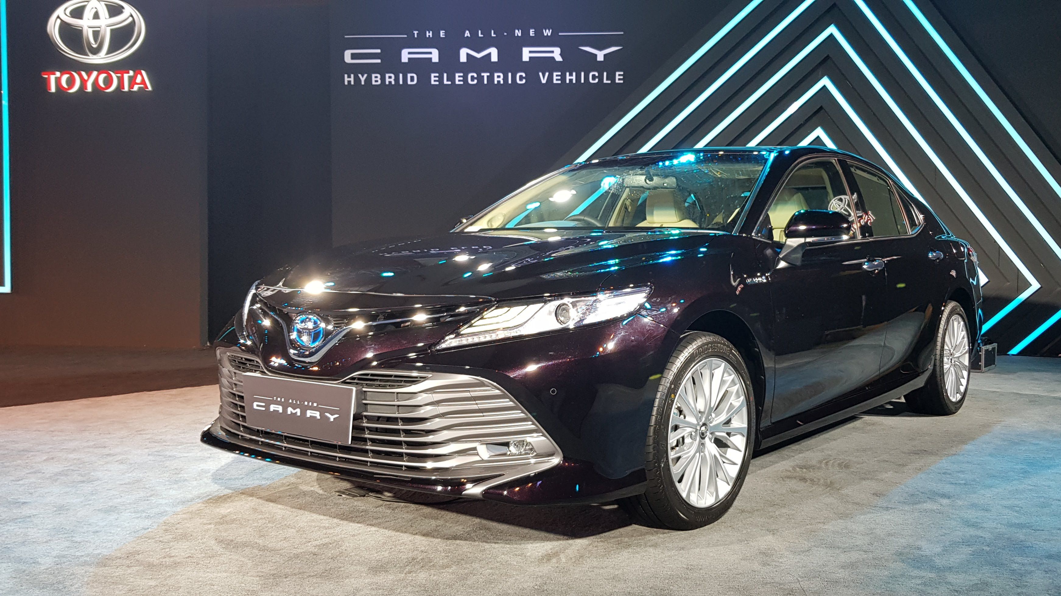 2019 Toyota Camry Hybrid Electric Sedan Launched at Rs 36.95 Lakh