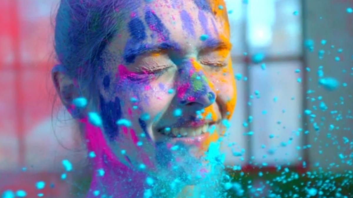 Festival of Colours is Here – Top 10 Holi Songs You Can Groove To!