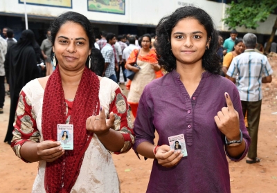 Flipboard: Lok Sabha Elections: Snake Inside VVPAT Machine 