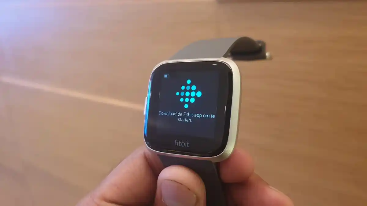 #Techy!! Tech News for Tech Geeks 21 The Fitbit Versa Lite comes with a 1.3-inch display.