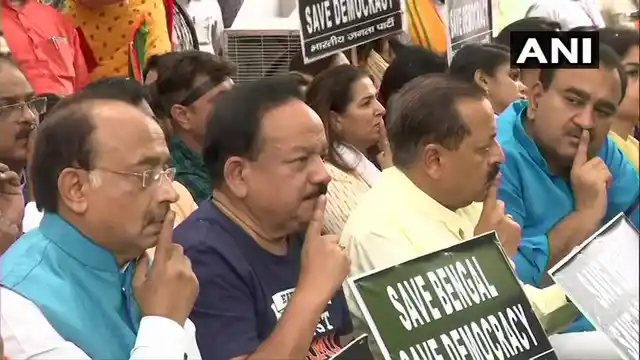https://images.assettype.com/thequint%2F2019-05%2F7ca17c71-77ba-4ee2-b0b9-484fbcb2092e%2FDelhi_protest_3.jpg?q=35&auto=format%2Ccompress&w=640