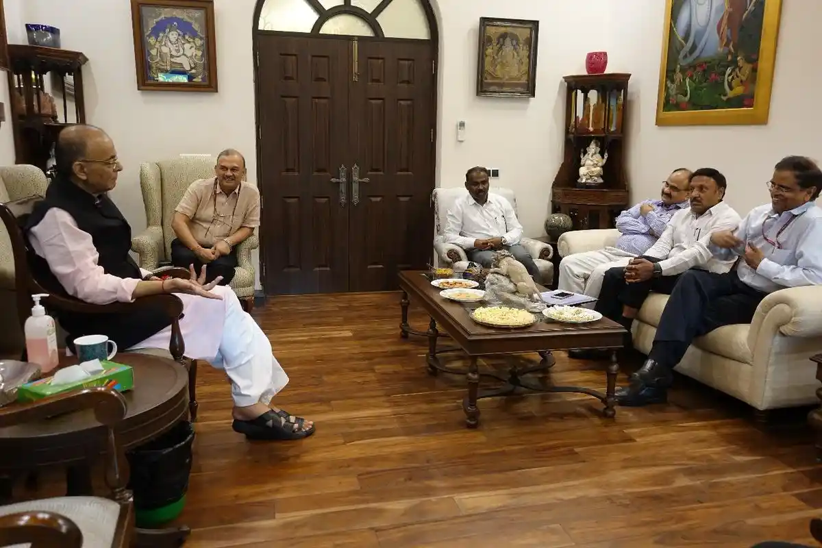 https://images.assettype.com/thequint%2F2019-05%2Fd18dc378-e019-4654-a101-4fc8c75dc8e1%2FJaitley_2.jpg?q=35&auto=format%2Ccompress&w=1200
