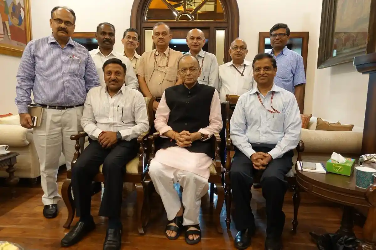 https://images.assettype.com/thequint%2F2019-05%2Fd84533bc-be03-4a96-b29d-f6b7b1114c6b%2FJaitley_1.jpg?q=35&auto=format%2Ccompress&w=1200