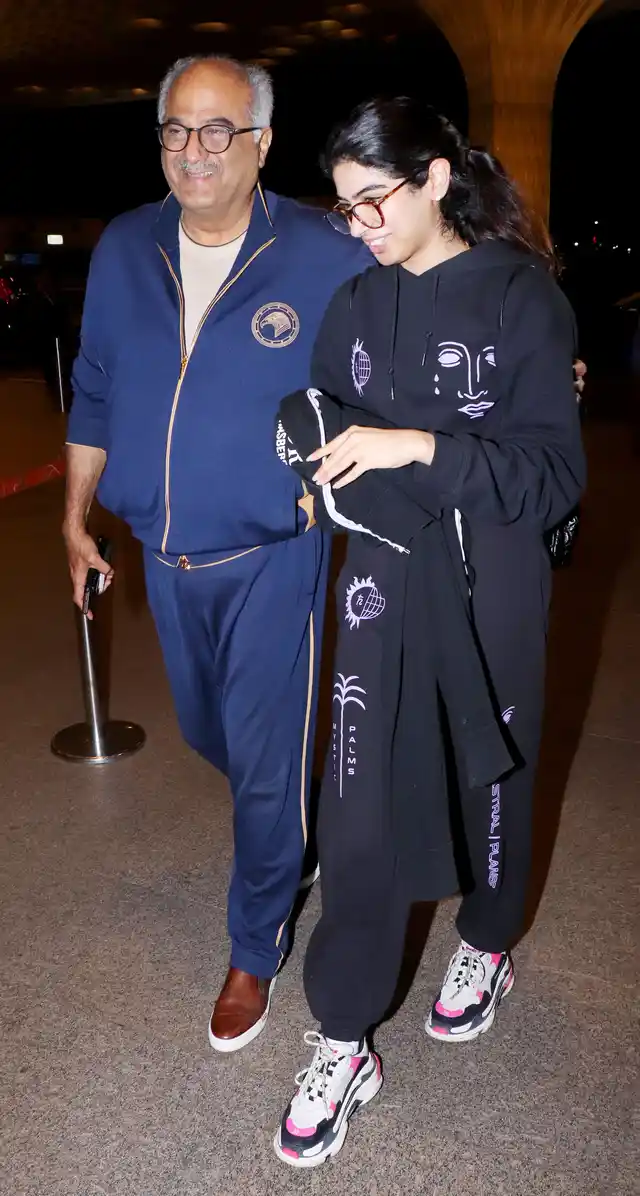 Boney Kapoor seeing off his daughter Khushi.
