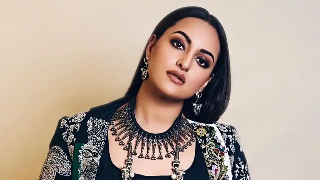 Coronavirus Heroes: Sonakshi Sinha Auctions Her Art to Provide ...