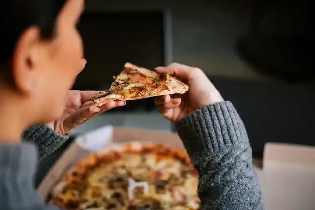 Usually there are three main reasons why you feel hungry at 4.