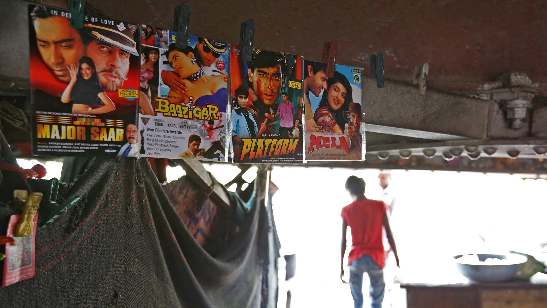 In Pics: Workers Build Makeshift Cinema Under Iron Bridge 