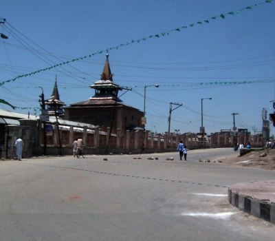 Friday prayers disallowed at Srinagar's Jamia mosque - The 