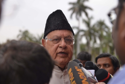 Don't engage in talks with Delhi, Farooq tells separatists 