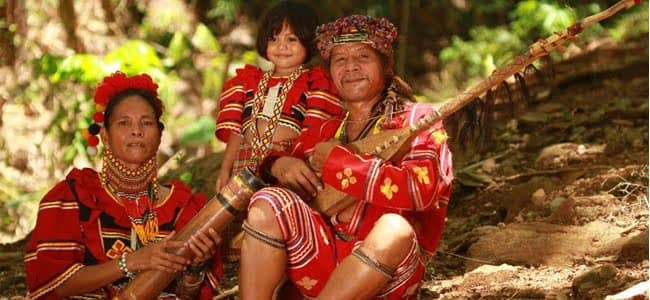 Higa-onon tribe weaver feted