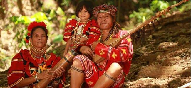 Higa-onon tribe weaver feted
