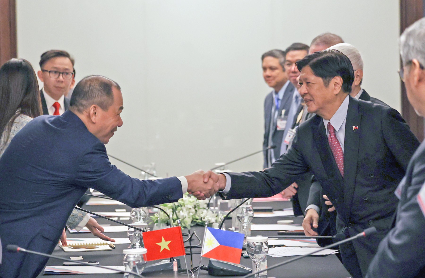 Marcos meets with Vietnamese conglomerate Vingroup during Hanoi trip