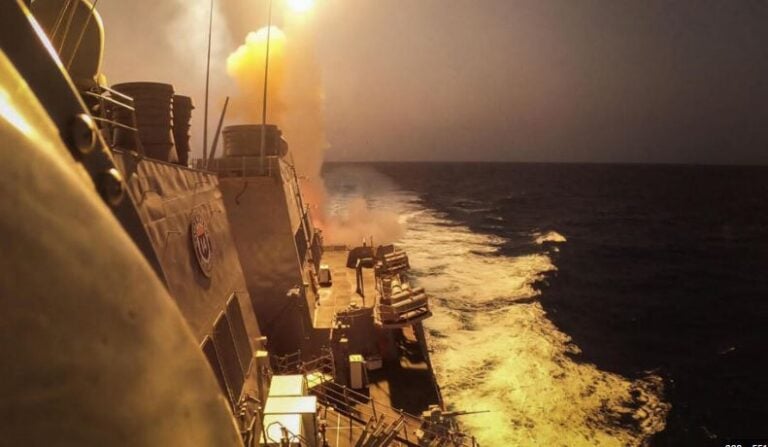 US strikes Yemenas Houthis threaten Red Sea ships