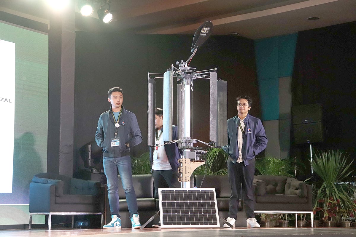 EEnovators from TIP Manila received the 2nd runner-up award at the Meralco IDOL Hackathon for designing a solar and wind powered streetlight, Wisdom Beams.