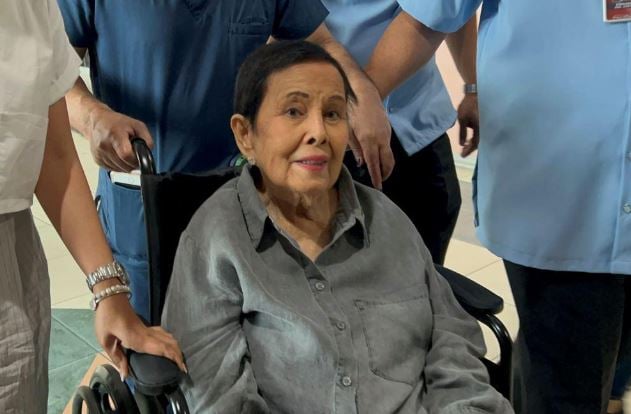 Binay walks free from graft raps
