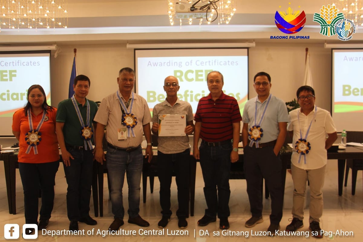 Zambales farmers get P17.5-M farm equipment 