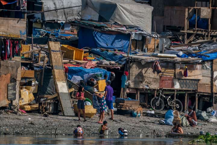 ABOUT 3.8 million Filipinos still resort to open defecation, including on waterways like the Manila Bay coastline off Baseco Compound in Port Area, Manila. The figure cited during Friday’s Waste and Water Summit was far smaller than the 6.3 million households that a 2021 study said had no access to sanitary toilets.