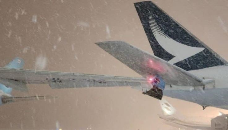 Korean Air plane hits Cathay aircraft