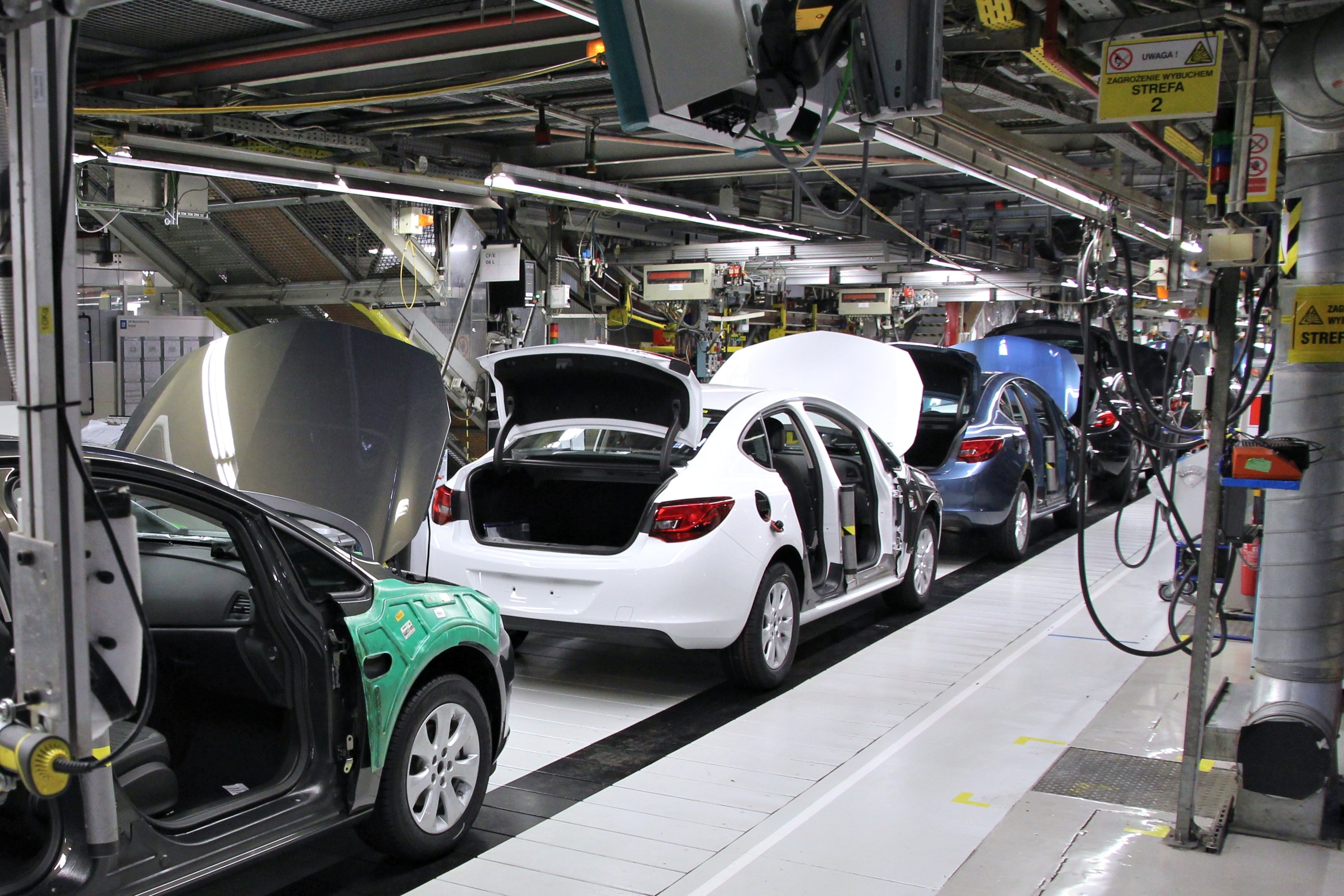 Auto industry groups expect another record-breaking year