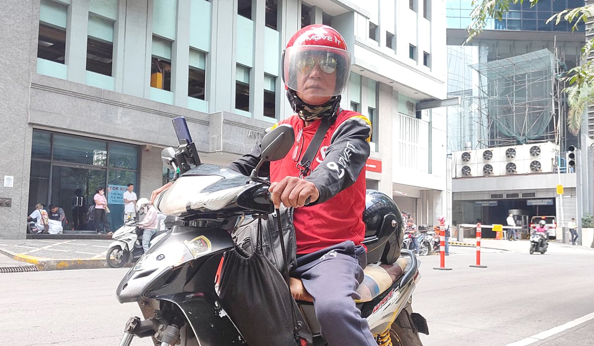 58-year-old Placido Parallag Jr. is a former habal-habal rider who now plies the busy thoroughfares of Metro Manila as a professional moto-taxi serviceman – even becoming one of MOVE IT’s top riders in 2023