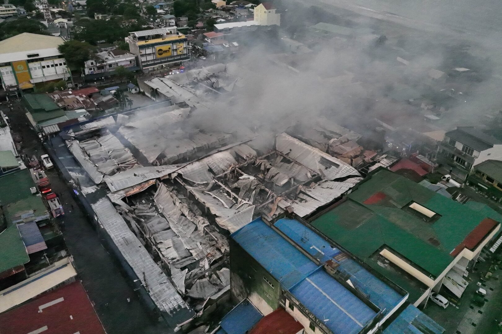 San Fernando public market razed 
