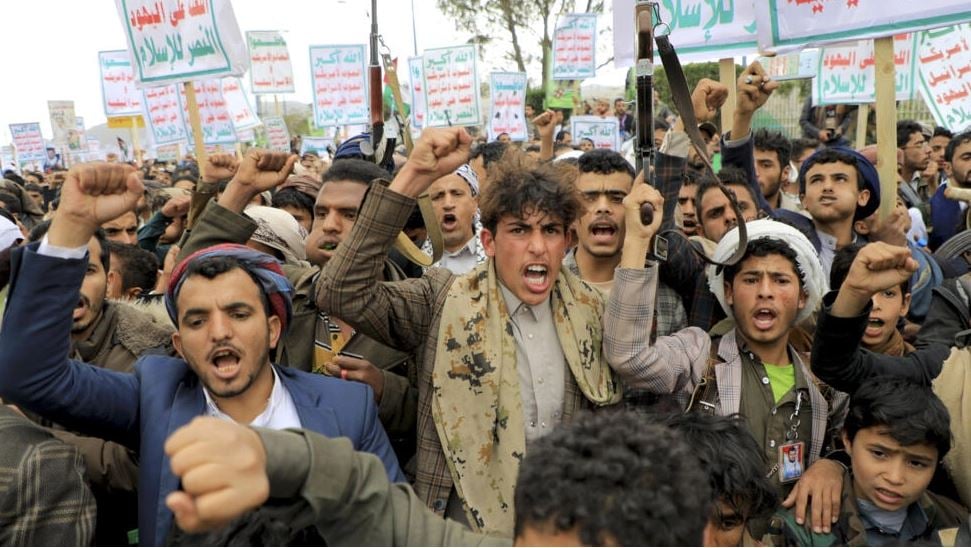 Houthi missile damages tanker
