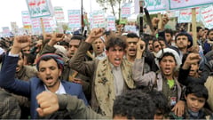 Houthi missile damages tanker